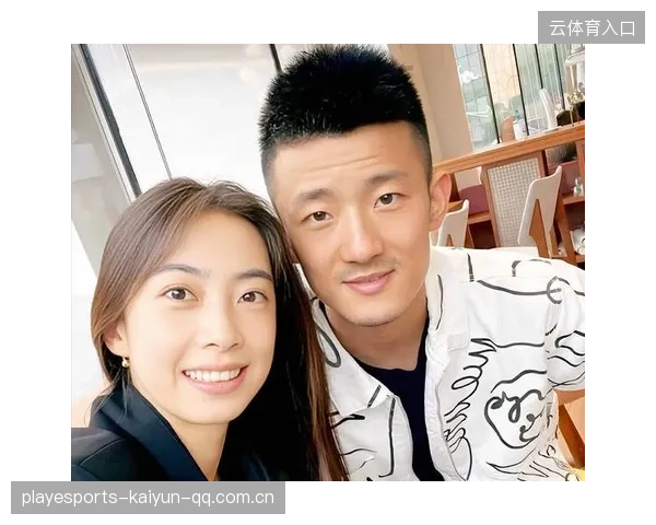 王适娴弧线挑球制造反攻空间，打破场上格局，展现冠军风采